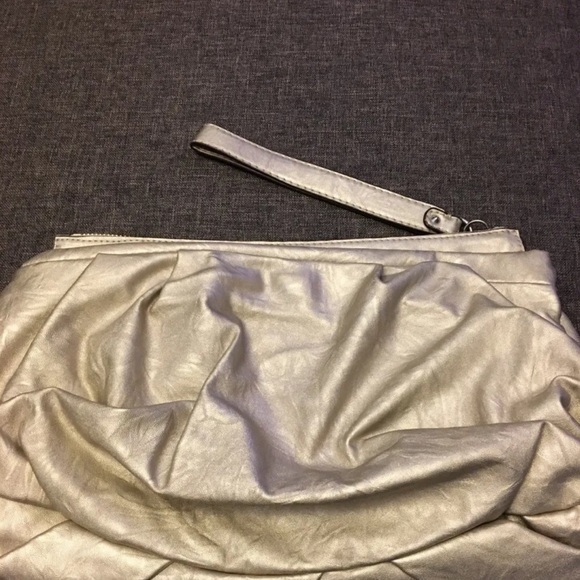 Guess clutch with strap,‎ champagne, Y2K